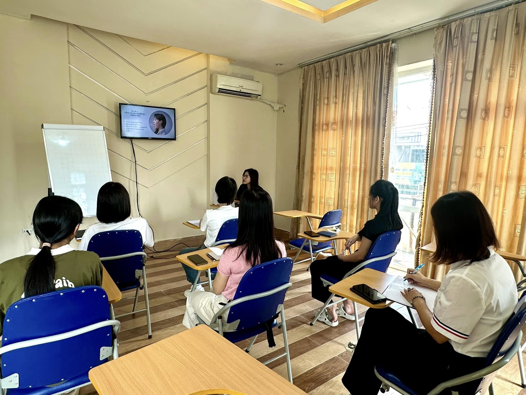 Khóa học MC là bước đầu bạn tiến tới trở thành MC chuyên nghiệp