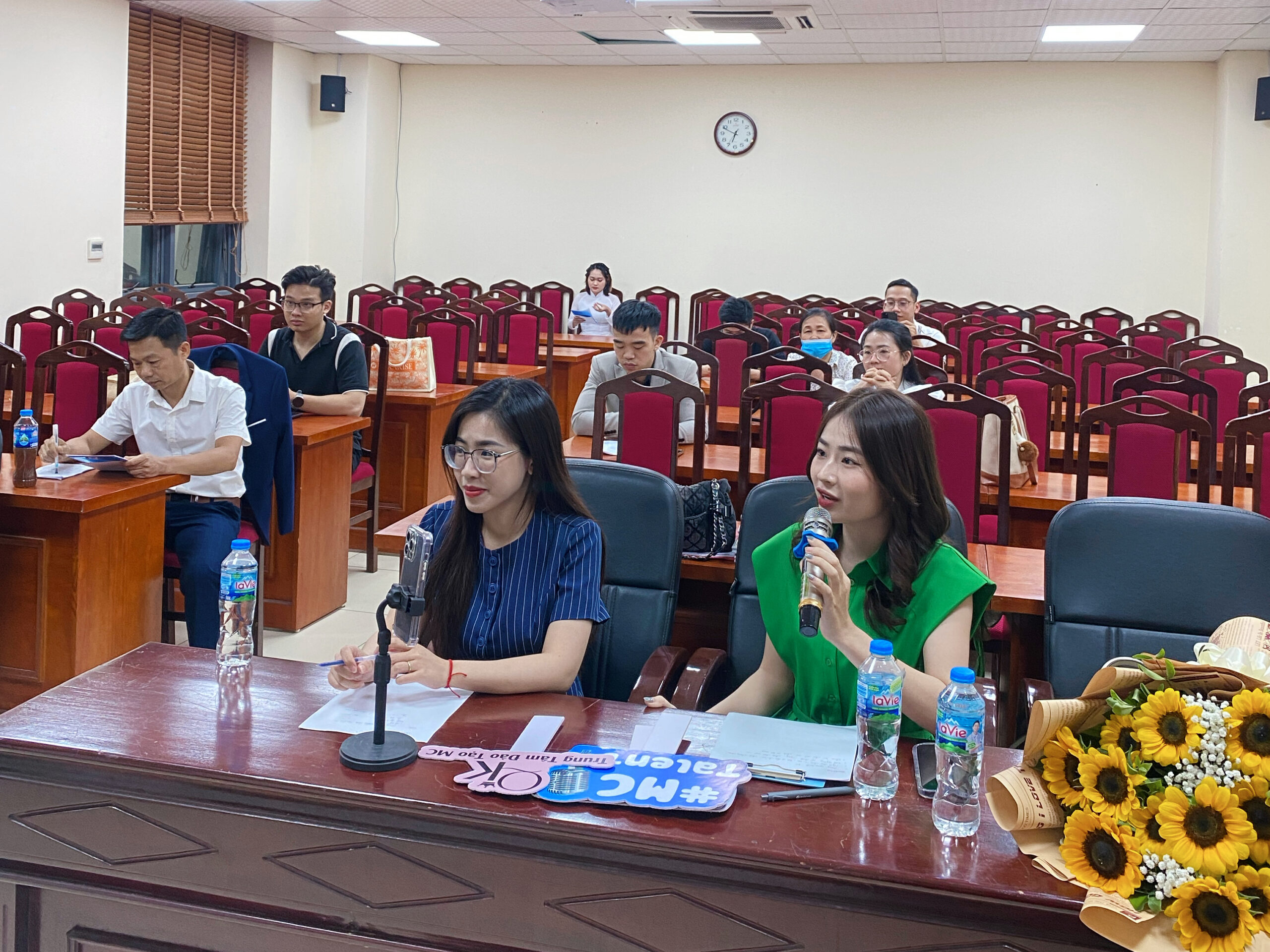 Lễ tổng kết của lớp MC giao tiếp - thuyết trình cơ bản