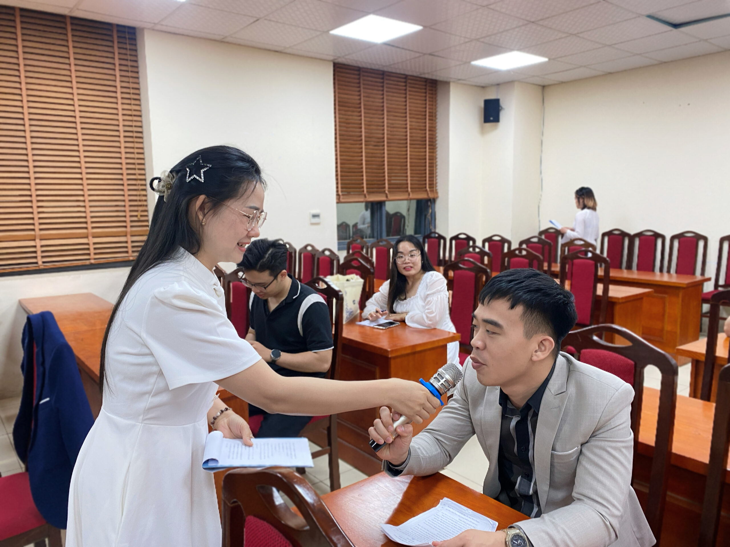 Học viên thực hành phỏng vấn trong lễ tổng kết
