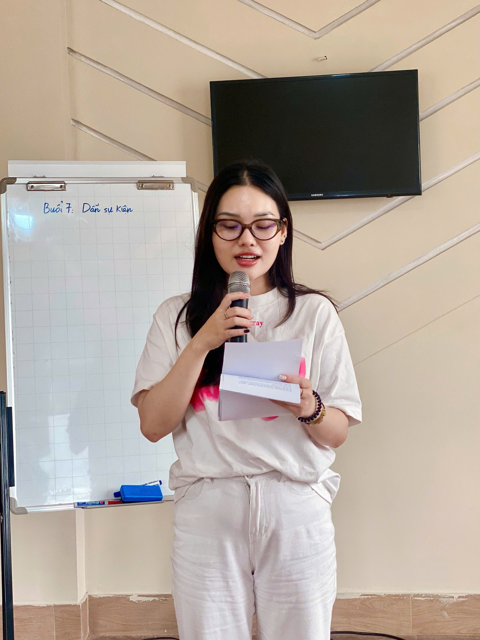 Học viên thực hành dẫn trong lớp học (ảnh minh họa)