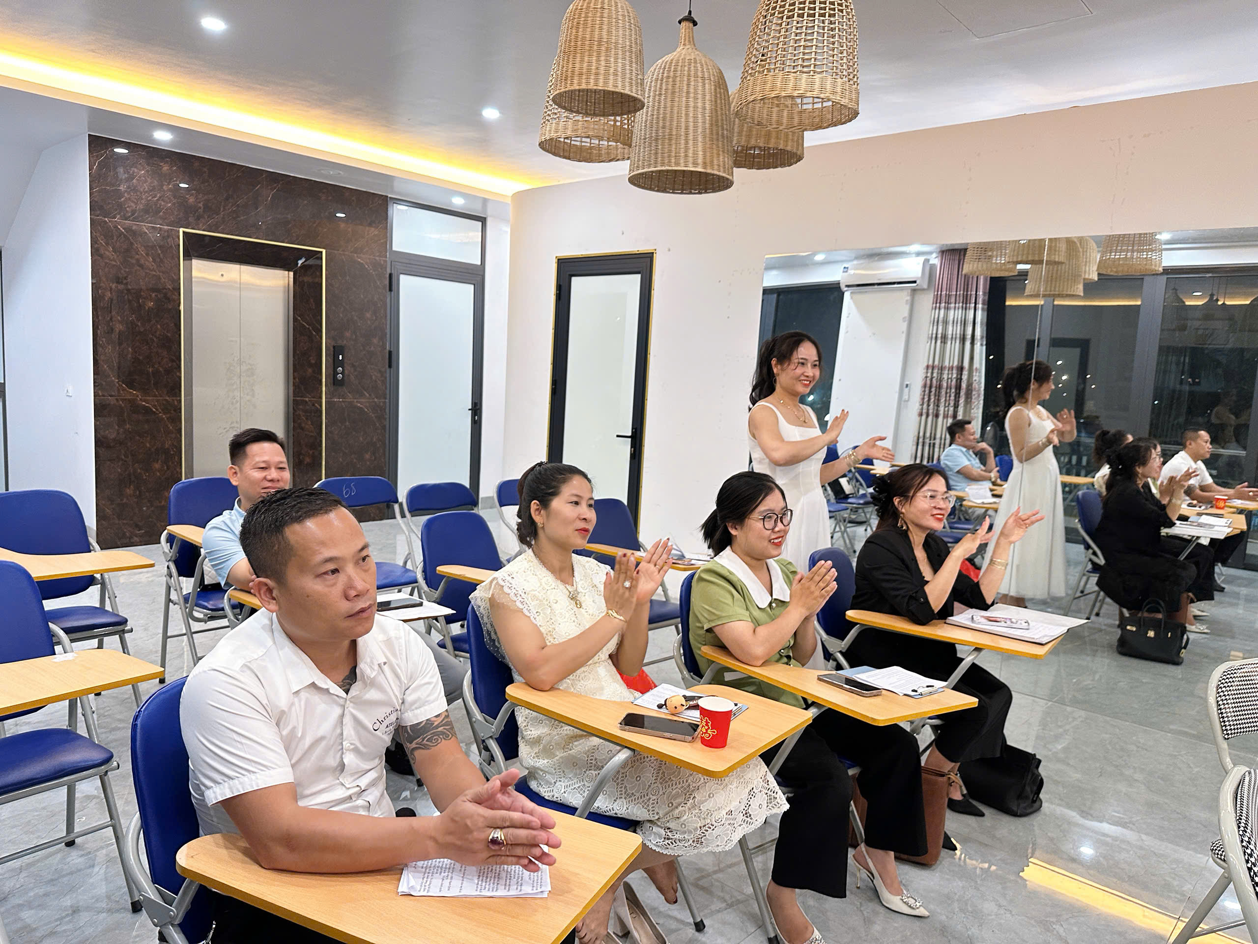 Khoảnh khắc trong lễ tốt nghiệp Khóa học MC K21