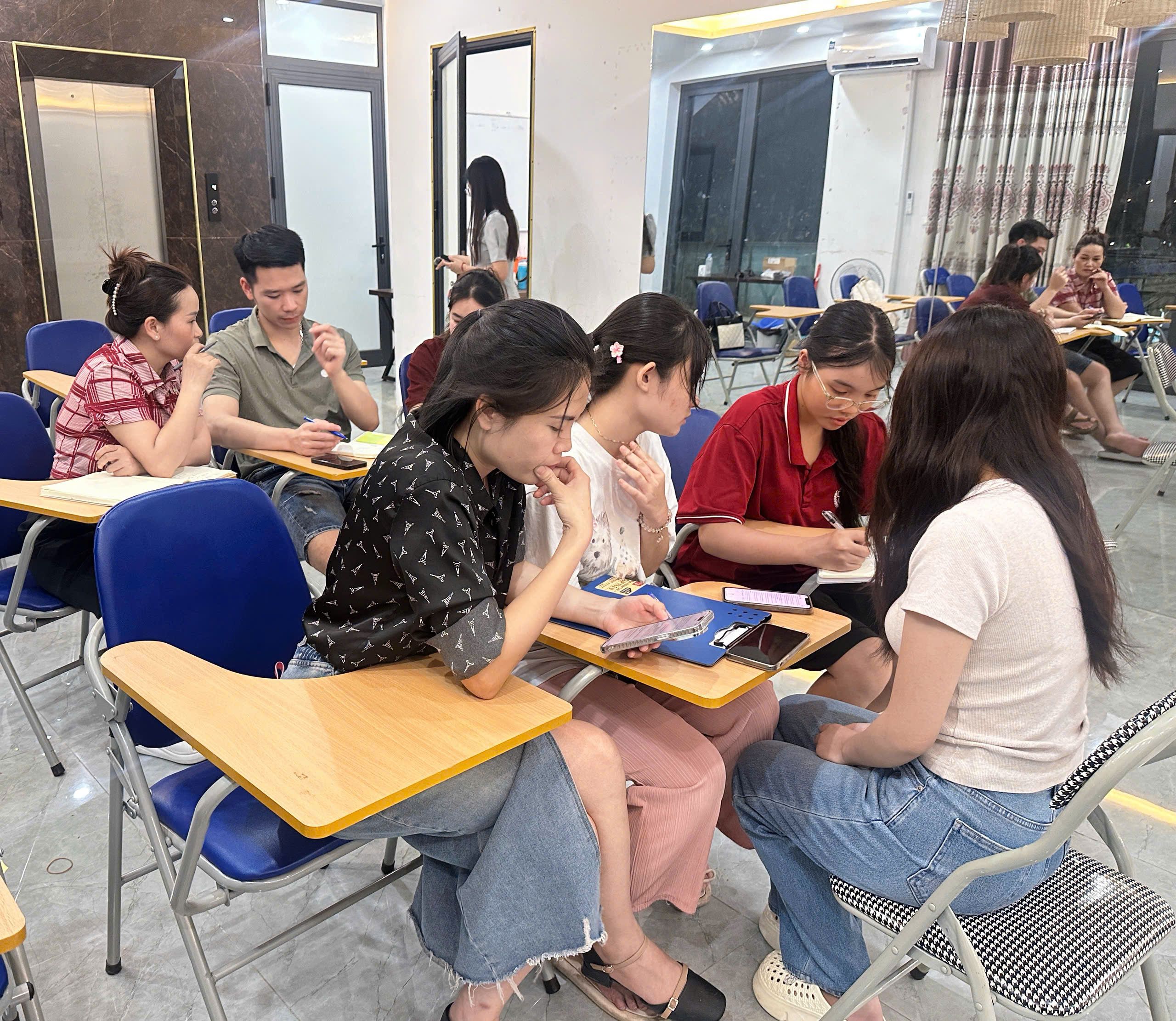 Lớp học MC - giao tiếp - thuyết trình tại Q&K