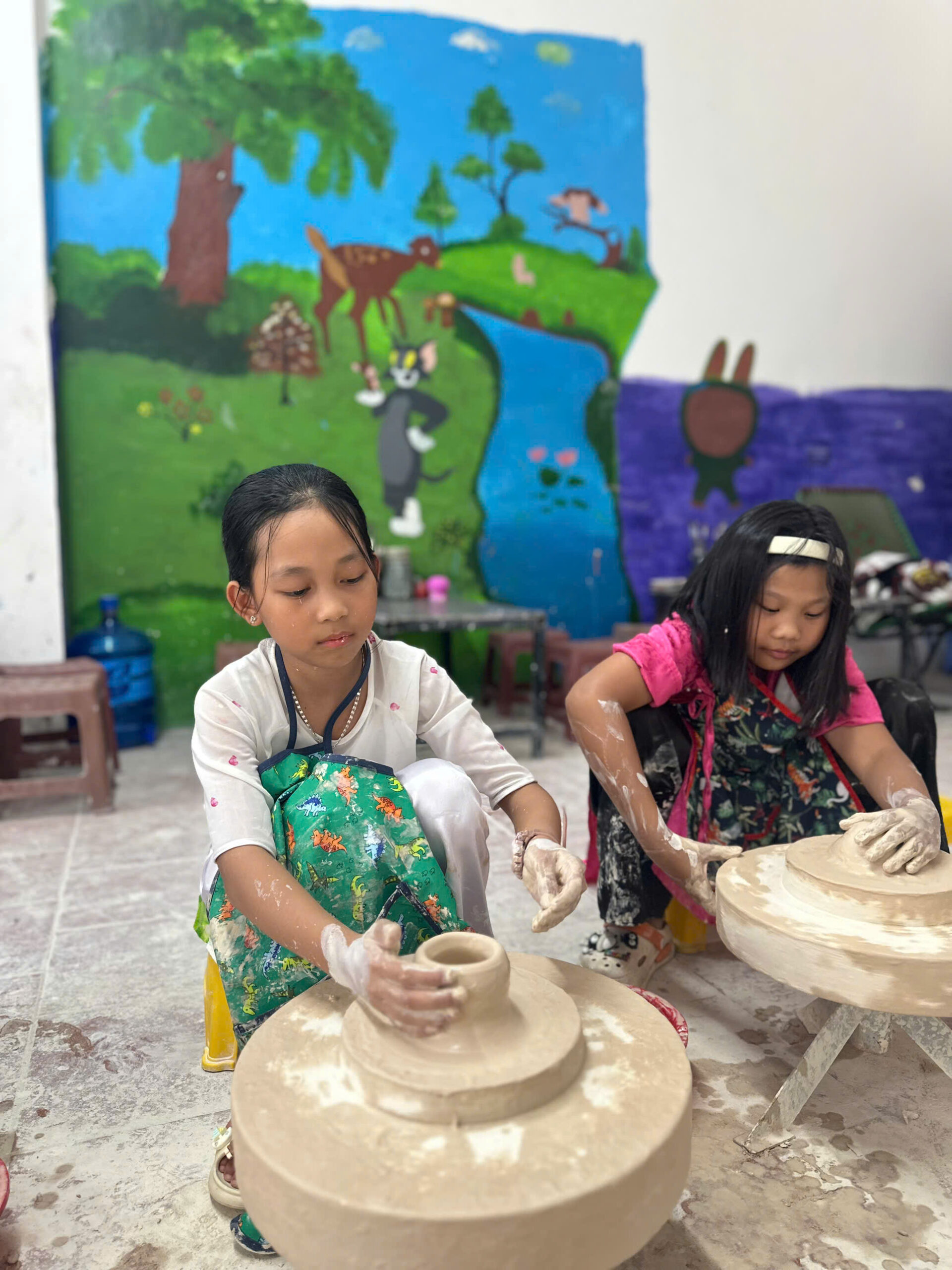Trải nghiệm ghi hình tại Làng gốm Bát Tràng của Lớp MC nhí