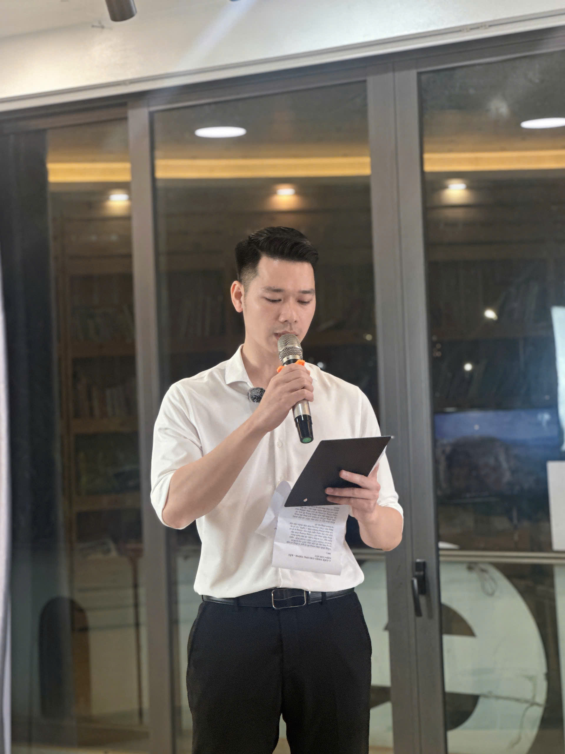 Học viên thực hành trong khóa học MC